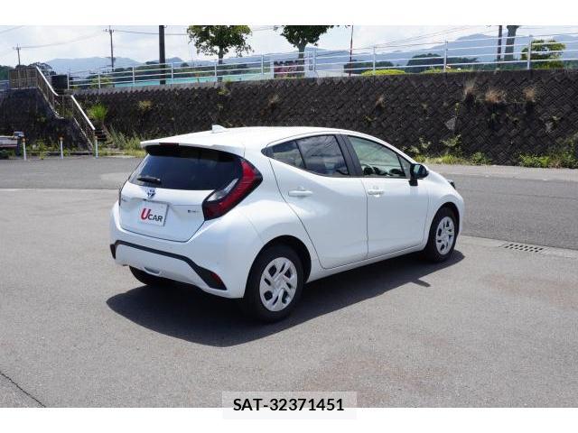 Toyota AQUA 2024-07 8329833-1