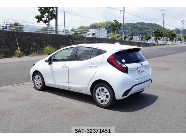 Toyota AQUA 2024-07 8329833-3