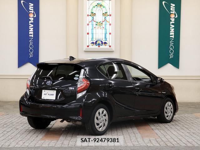 Toyota AQUA 2017-09 8329907-1