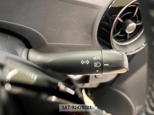 Toyota AQUA 2017-09 8329907-11