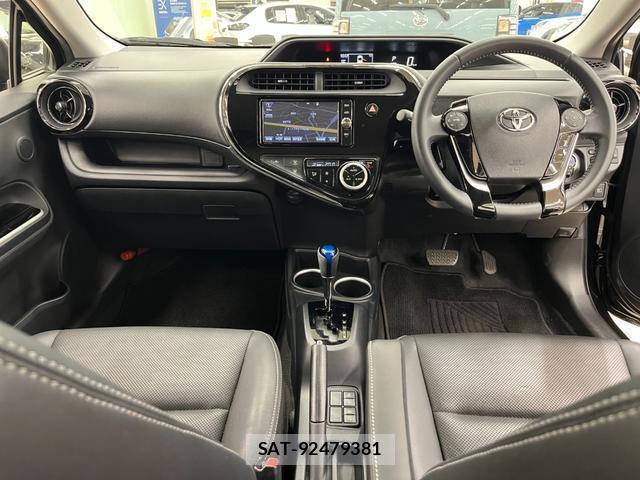 Toyota AQUA 2017-09 8329907-2