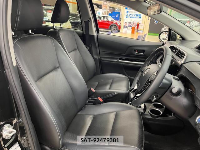 Toyota AQUA 2017-09 8329907-3