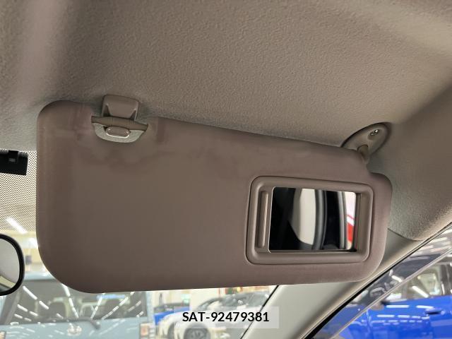 Toyota AQUA 2017-09 8329907-6