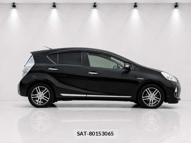 Toyota AQUA 2013-09 8329947-1