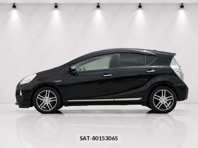 Toyota AQUA 2013-09 8329947-2