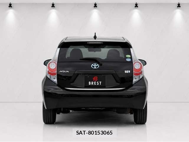Toyota AQUA 2013-09 8329947-3