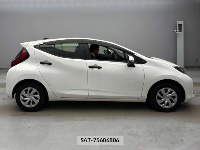 Toyota AQUA 2021-09 8330101-12