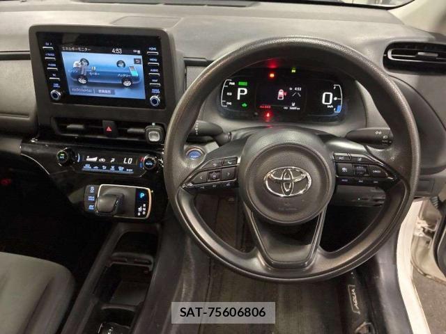 Toyota AQUA 2021-09 8330101-13