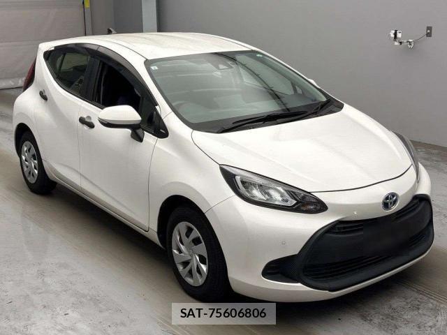 Toyota AQUA 2021-09 8330101-3
