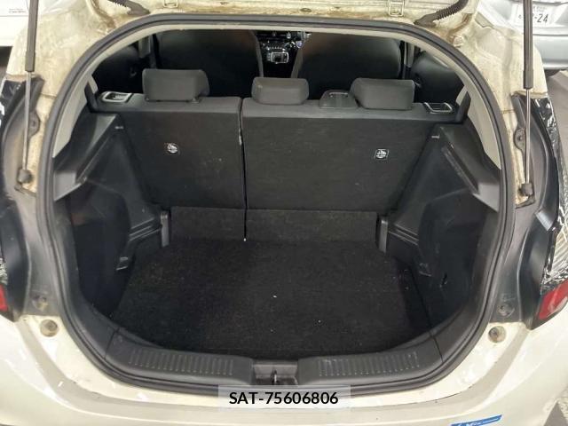 Toyota AQUA 2021-09 8330101-5