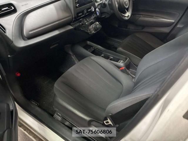 Toyota AQUA 2021-09 8330101-6