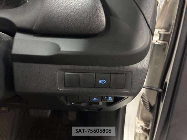 Toyota AQUA 2021-09 8330101-7