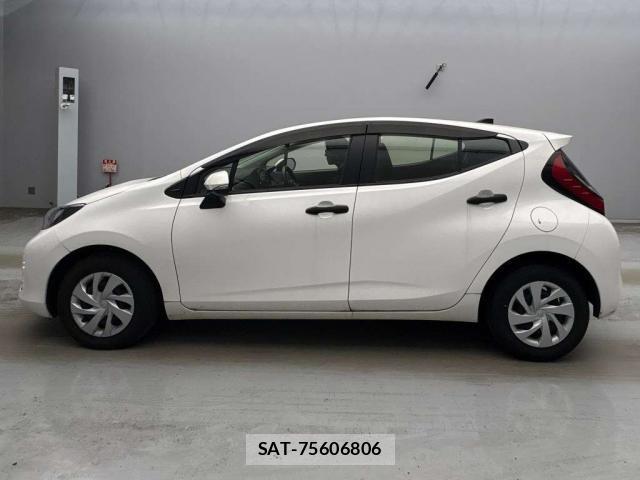 Toyota AQUA 2021-09 8330101-9