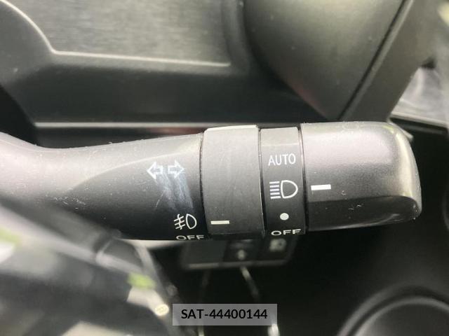 Toyota AQUA 2016-10 8330421-16