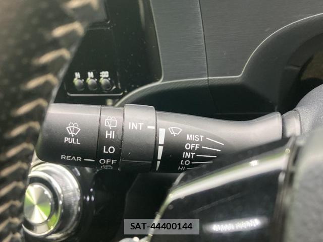 Toyota AQUA 2016-10 8330421-17
