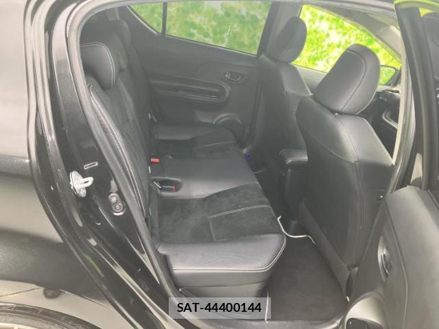 Toyota AQUA 2016-10 8330421-4