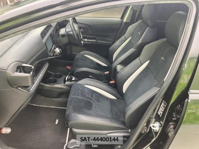 Toyota AQUA 2016-10 8330421-5