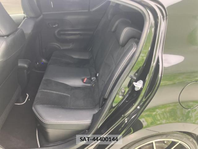 Toyota AQUA 2016-10 8330421-6