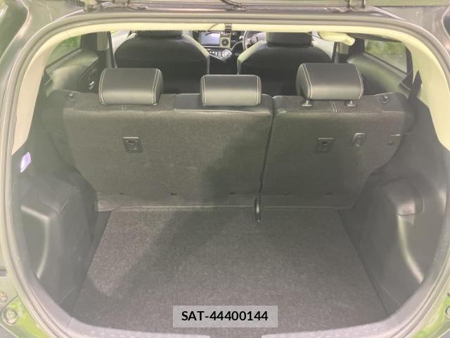 Toyota AQUA 2016-10 8330421-7