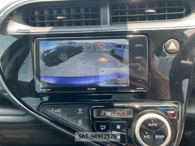 Toyota AQUA 2018-05 8330478-11