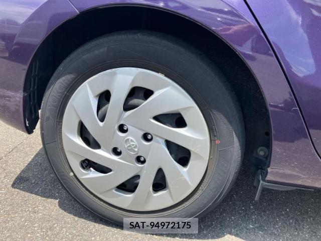 Toyota AQUA 2018-05 8330478-17