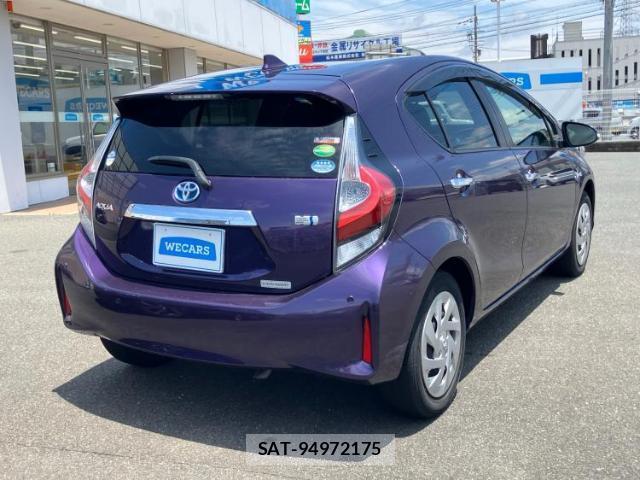 Toyota AQUA 2018-05 8330478-2
