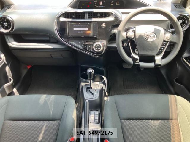 Toyota AQUA 2018-05 8330478-3