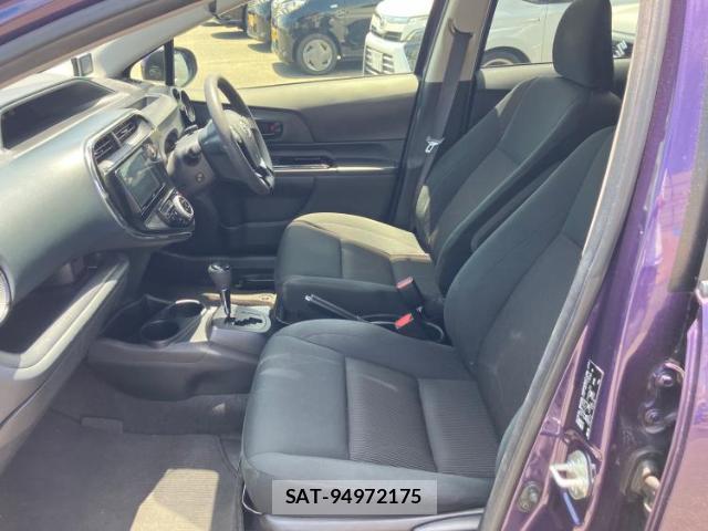 Toyota AQUA 2018-05 8330478-5