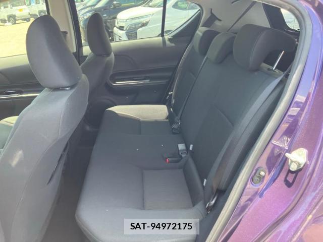 Toyota AQUA 2018-05 8330478-6