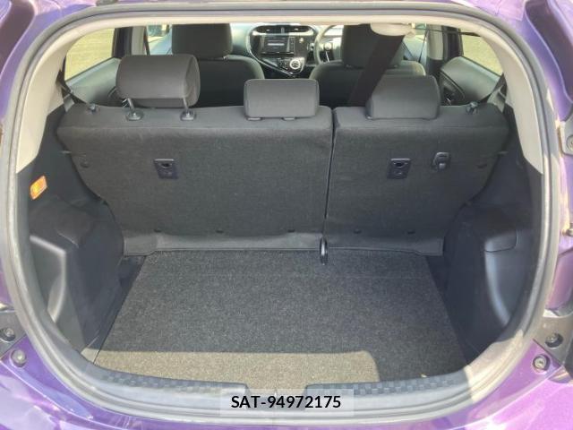 Toyota AQUA 2018-05 8330478-7