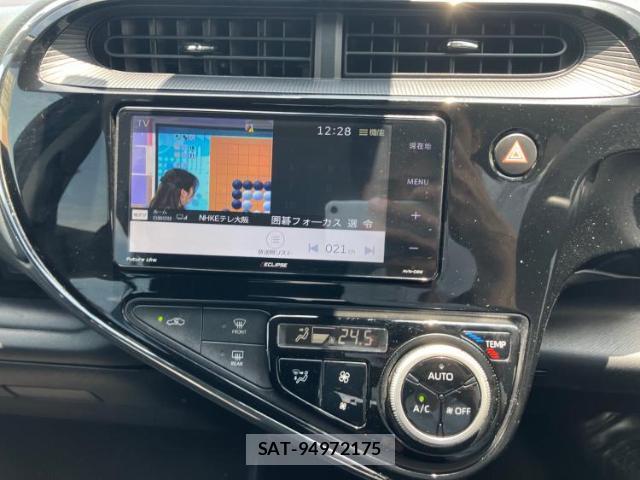 Toyota AQUA 2018-05 8330478-9