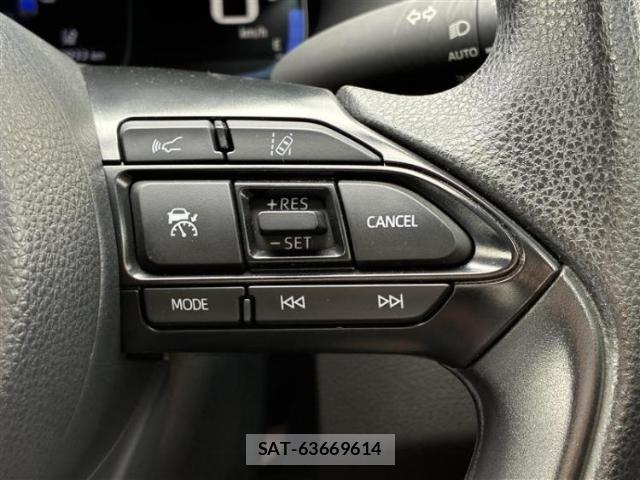 Toyota AQUA 2024-06 8330598-10