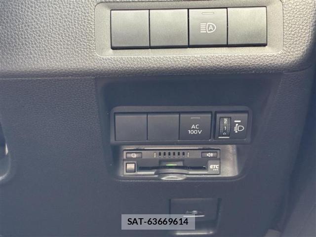 Toyota AQUA 2024-06 8330598-11