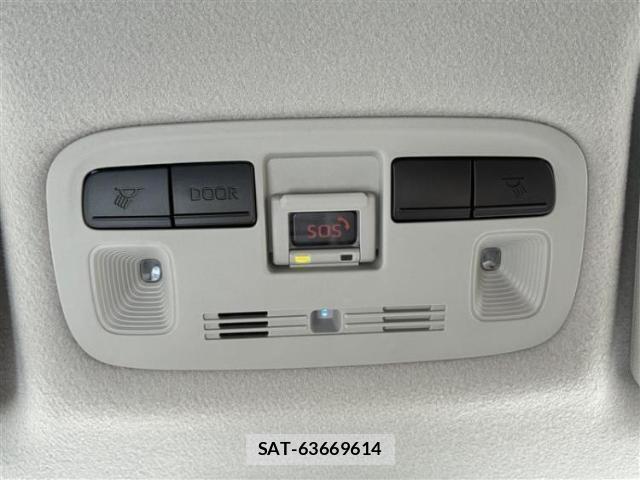 Toyota AQUA 2024-06 8330598-17