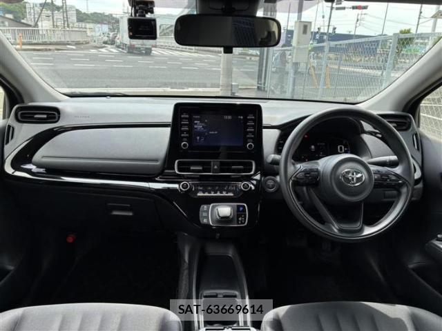 Toyota AQUA 2024-06 8330598-3