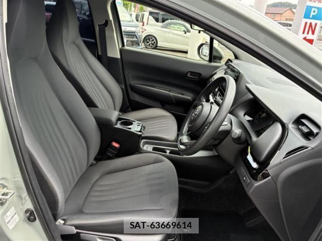 Toyota AQUA 2024-06 8330598-4