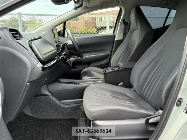 Toyota AQUA 2024-06 8330598-5