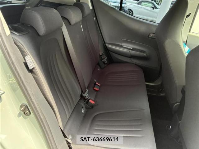 Toyota AQUA 2024-06 8330598-6