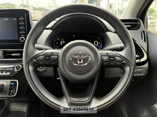 Toyota AQUA 2024-06 8330598-8