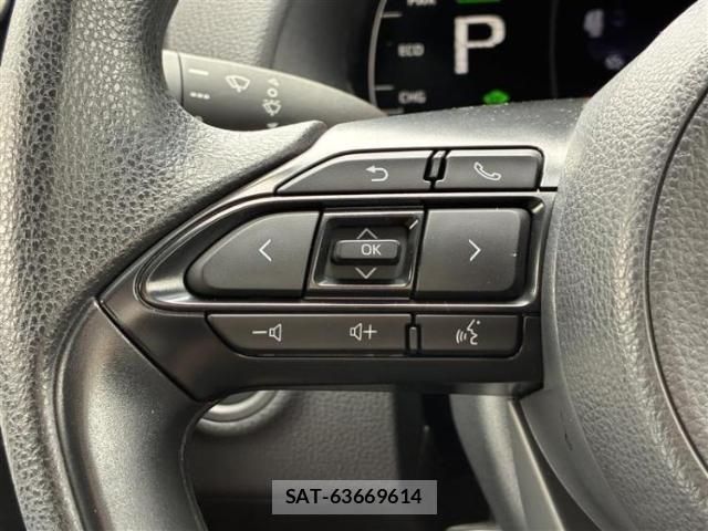 Toyota AQUA 2024-06 8330598-9