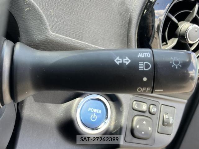 Toyota AQUA 2017-03 8330654-15