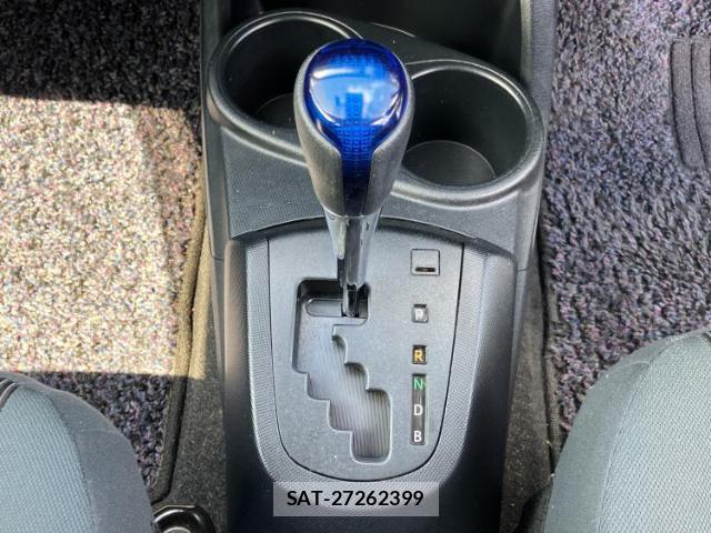 Toyota AQUA 2017-03 8330654-17