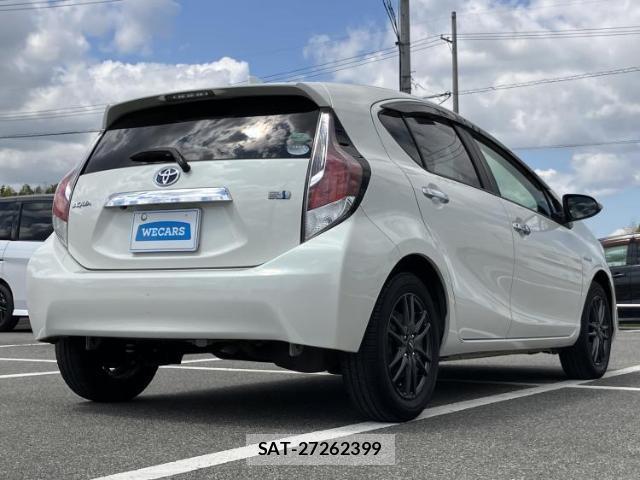 Toyota AQUA 2017-03 8330654-2