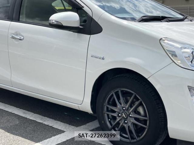 Toyota AQUA 2017-03 8330654-3