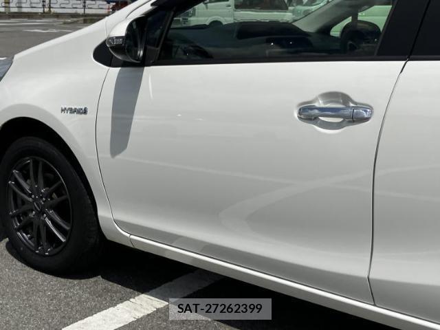 Toyota AQUA 2017-03 8330654-5