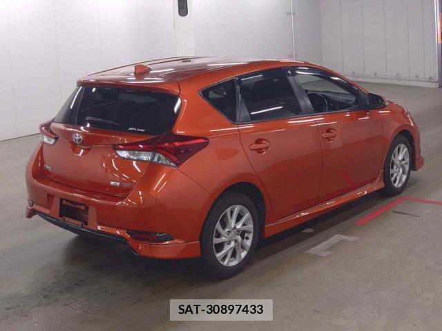 Toyota AURIS 2018-02 8330076-1