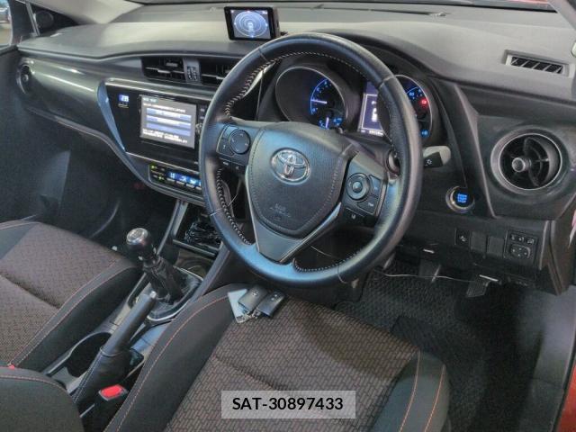 Toyota AURIS 2018-02 8330076-2
