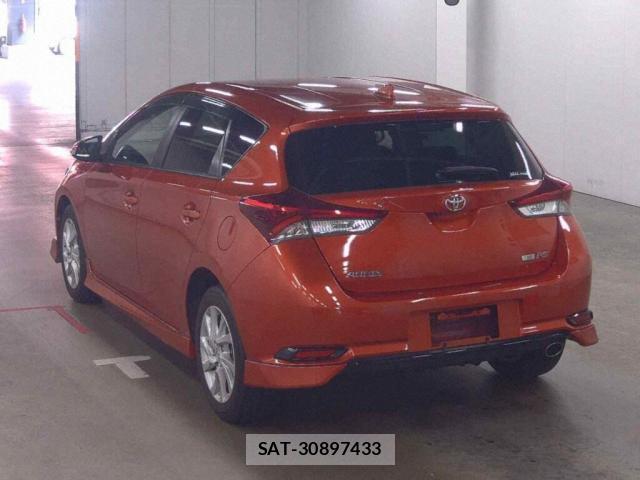 Toyota AURIS 2018-02 8330076-3
