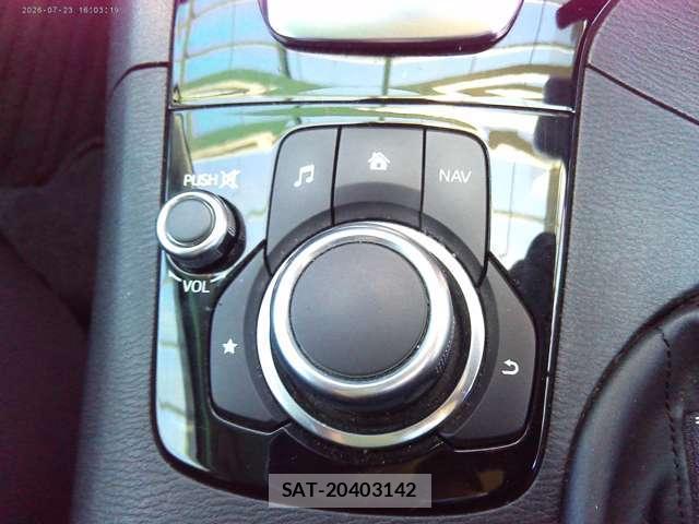 Mazda AXELA 2016-02 8328051-13