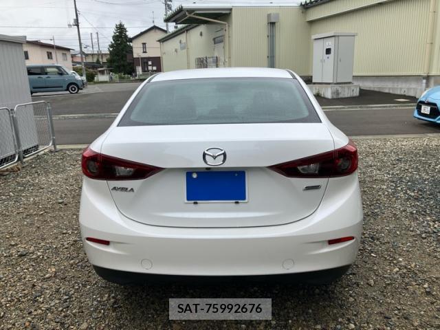 Mazda AXELA 2017-06 8328897-1